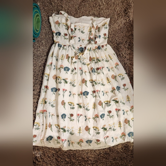 Ivy City Co Robyn Dress with Embroidered Wildflower Pattern Cotton Blend NWT - Picture 3 of 5